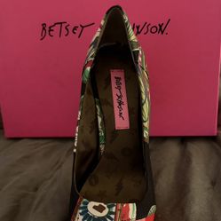 Betsy Johnson Platform Pump 8-1/2