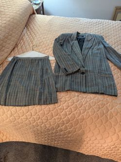 Ladies suit size 6