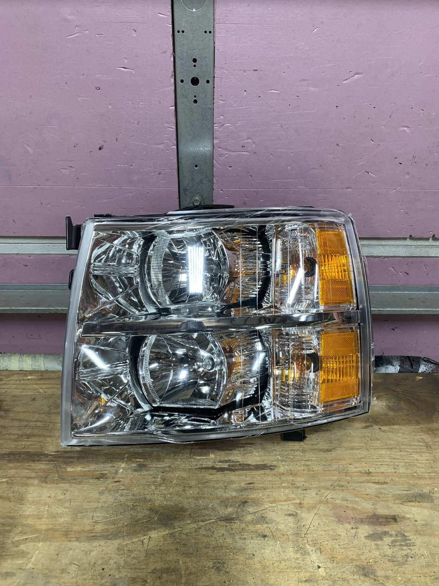 2007-2014 chevy Silverado 1500 Left side halogen headlight
