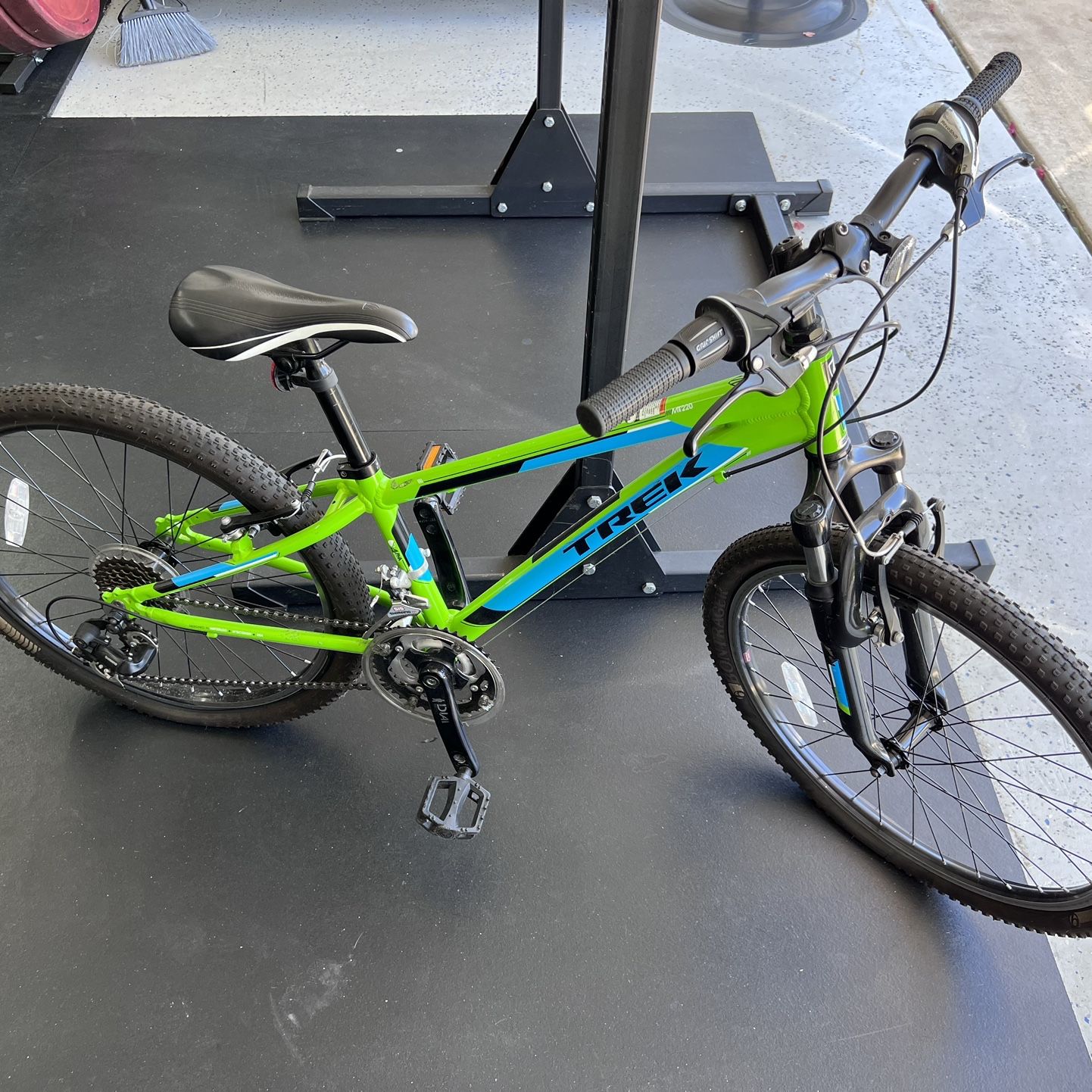 TREK MT220 Aluminum Women's Mountain Bike for Sale in San Diego