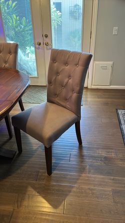 Dining table chairs (4)
