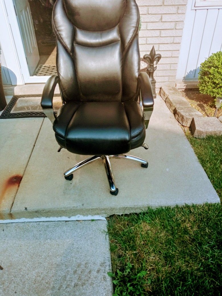 SERTA EXECUTIVE FAUX LEATHER CHAIR