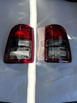 2019 - 2024 Dodge Ram 1500 / 2500 OE Style Taillights Red luces calaveras micas rojas