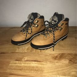 Timberland Boots US 8 1/2  No Insoles
