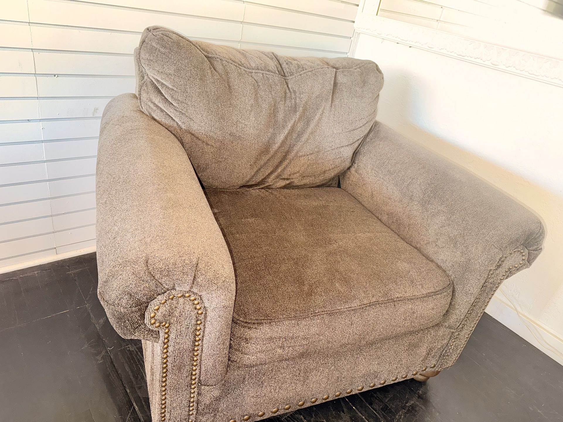 Ashley’s Armchair Gray