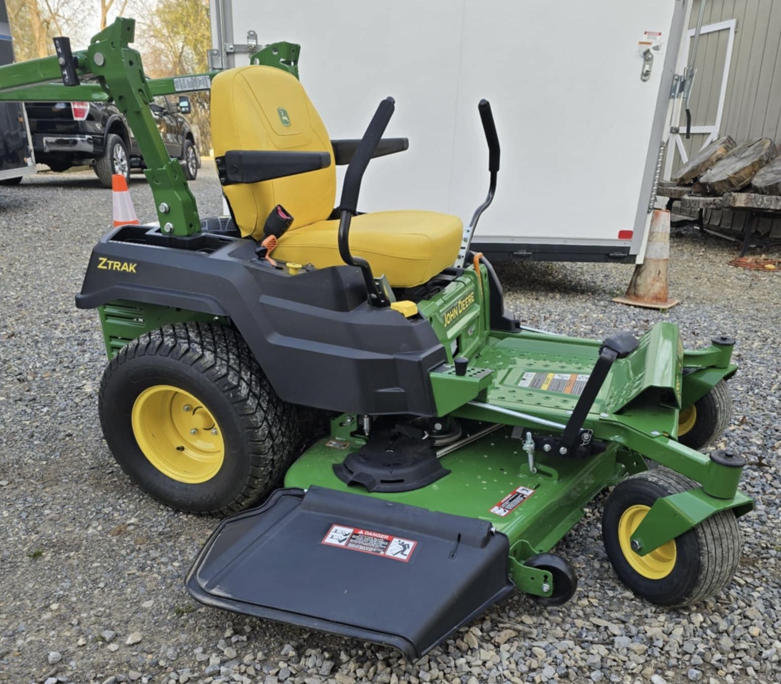 John Deere Z515E Zero Turn Mower