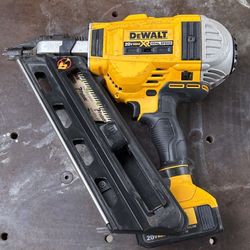 Dewalt 21 Gauge Nail Gun With Battery 