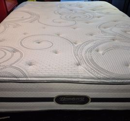Clean Queen size Beautyrest Recharge Plus Luxury Mattress