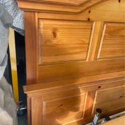 Kind size bed solid wood