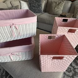 4 Storage and Organizational Baskets