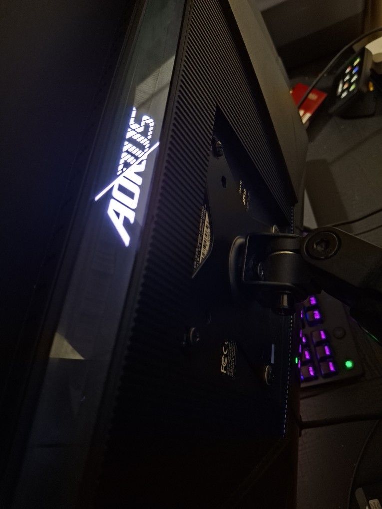 “AORUS FO32U2 — 32” 4K 240Hz QD‑OLED Beast. Perfect Condition.”