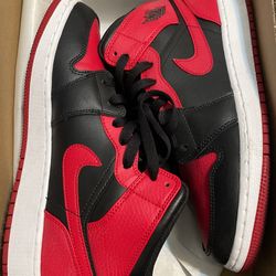 Jordan 1 Mid