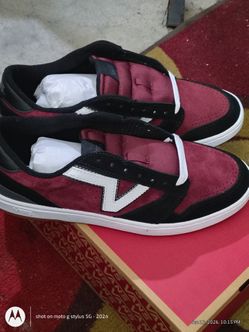 Vans,      mens  10 1/2
