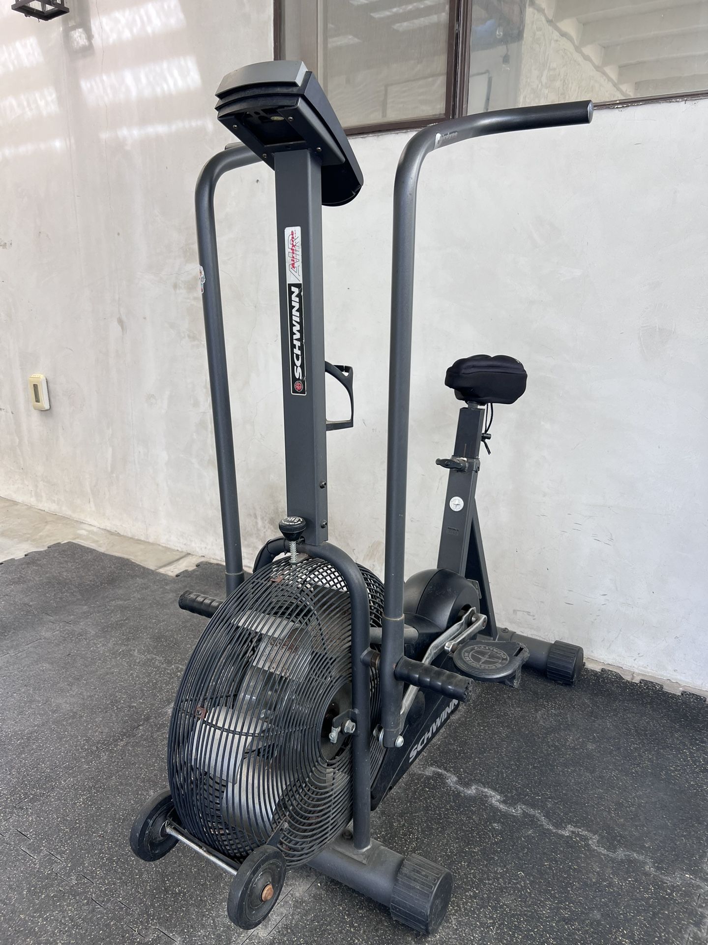 SCHWINN STATIONARY WIND RESISTANCE EXERCISE BIKE