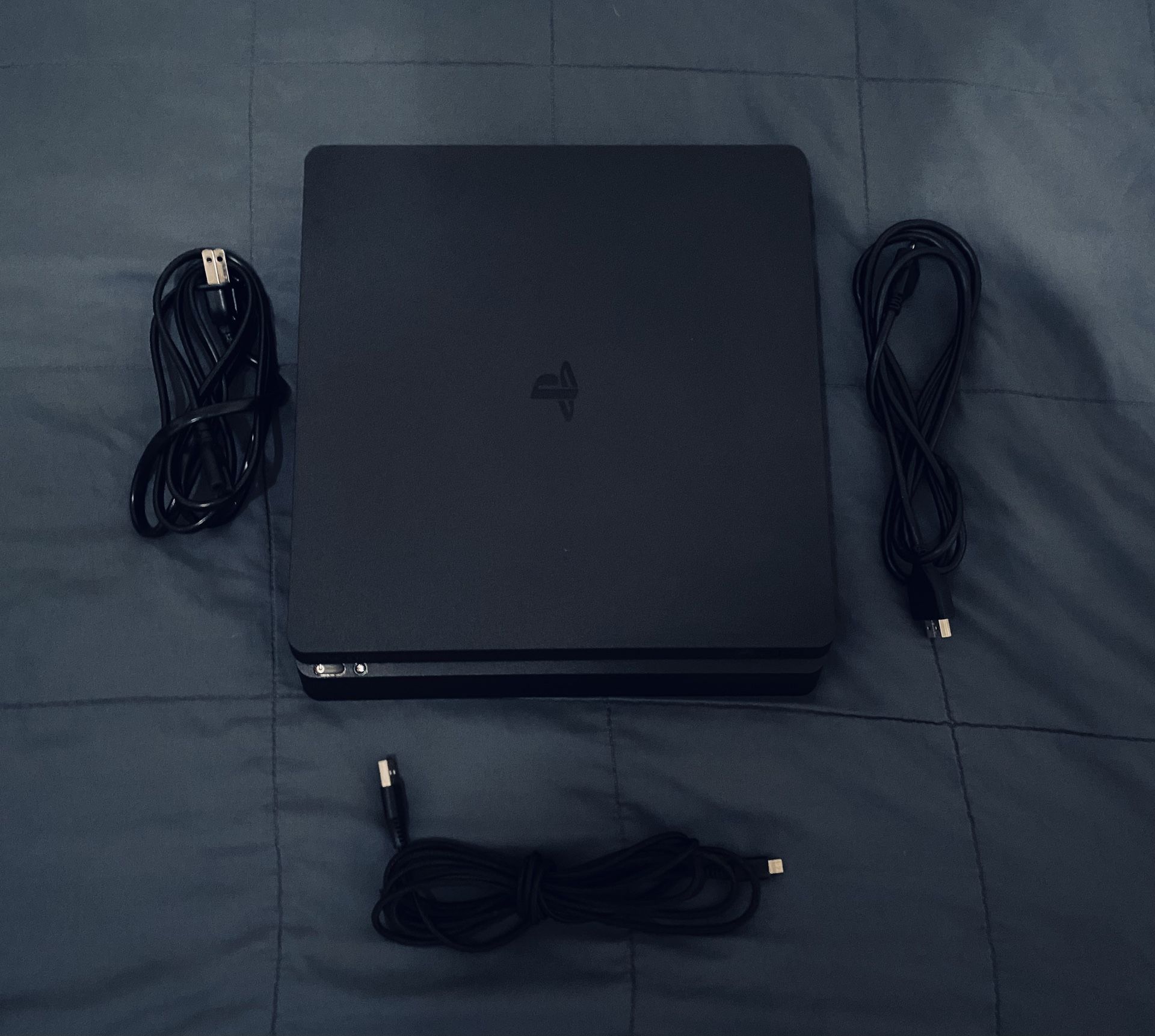 Sony Playstation 4 Ps4 Slim console, power HDMI controller charger 1TB Near Mint Condition Fully Functional Adult Owned 