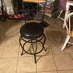 Metal Swivel Short Chair