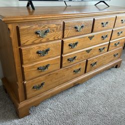 Durham Furniture Solid Oak 4-Piece Bedroom Set