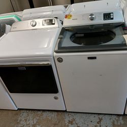 MAYTAG EXTRA LARGE WHITE TOP LOAD WASHER AND GAS DRYER SET 