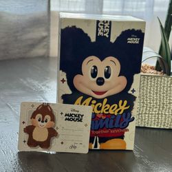 ✨✨•New In Box Mickey Family Chip•✨✨