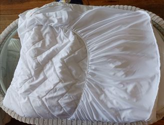 2 FULL SIZE WHITE MATTRESS PROTECTORS, ONE IS WATERPROOF