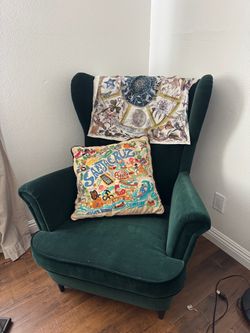 GREEN VELVET CHAIR