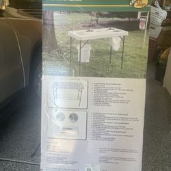 New In Box Bass Pro Shops Deluxe Fish Table with hose