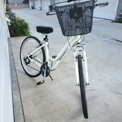 Diamondback  Hybrid  Size Medium  Wheels 700 Speeds 21 