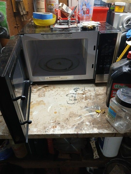 Black Andecker Microwave