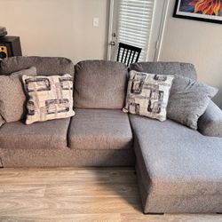 Sofa (4 Throw Pillows and Sofa Covers Included)
