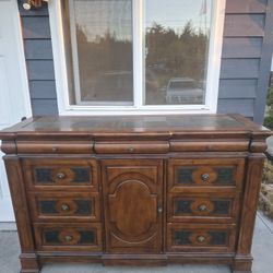 5 piece 6000 dollars new Ashley furniture queen bedroom set with canopy