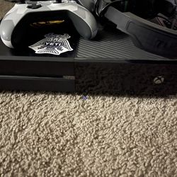 Xbox One 2 Controllers And Turtle Beaches