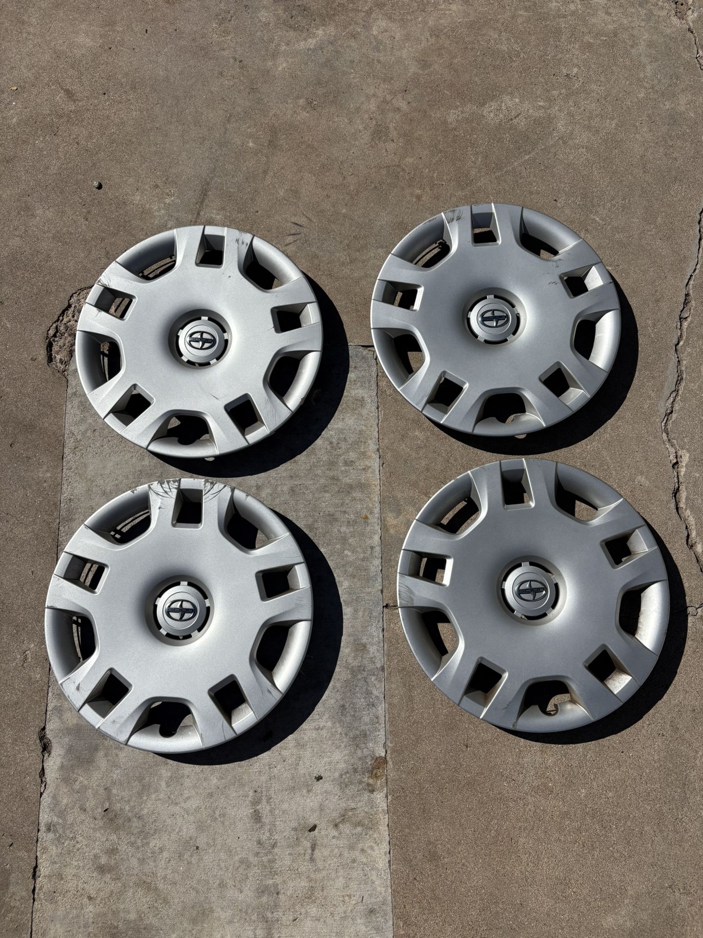scion xb hubcaps