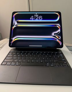 Apple iPad Pro 13” M5 512GB + Magic Keyboard – Like New