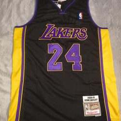 Kobe Bryant Los Angeles Lakers Jersey Size M