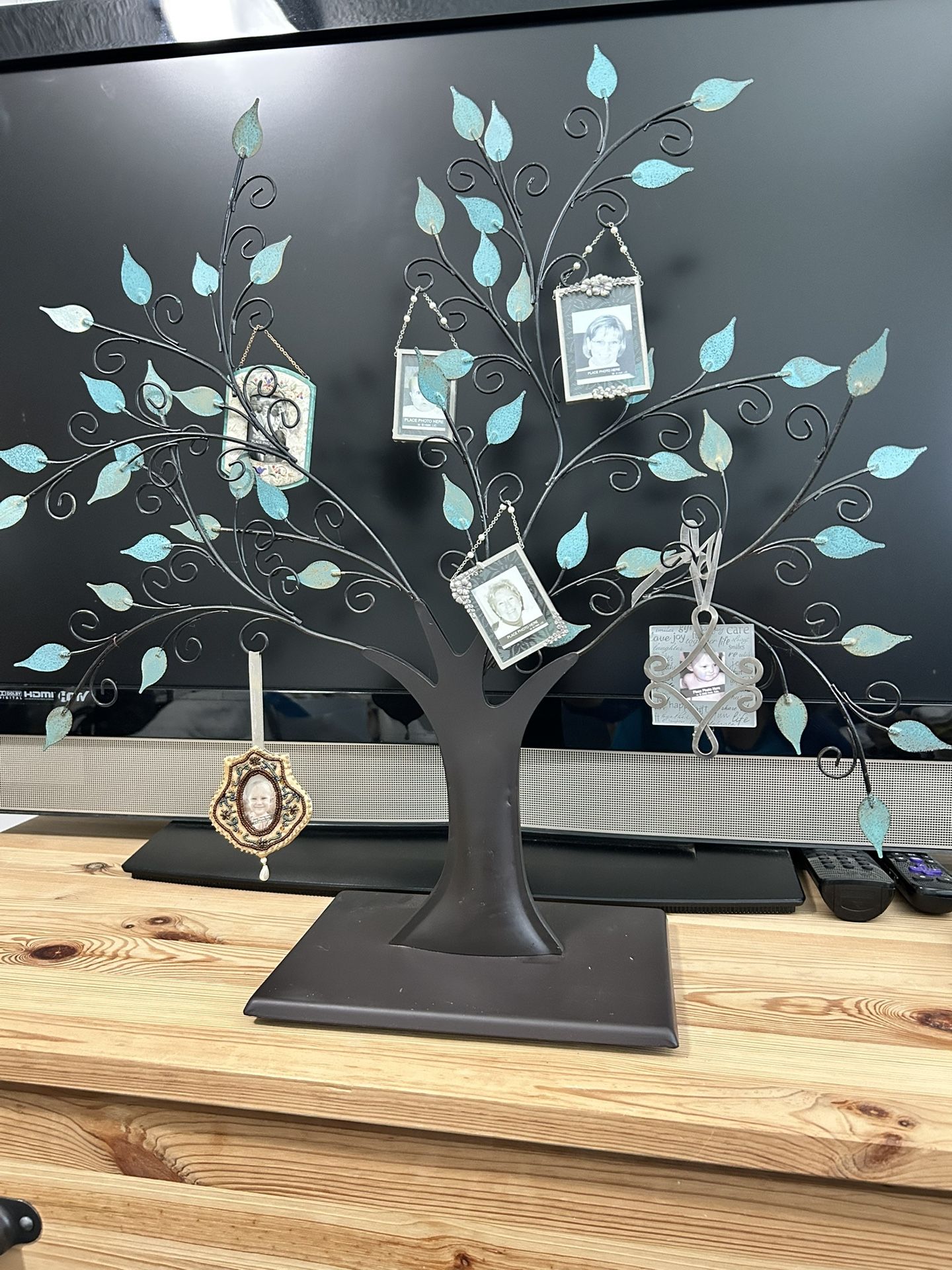 Tree pictures Holder