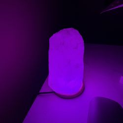 Color-Changing Himalayan Salt Lamp – Excellent Condition