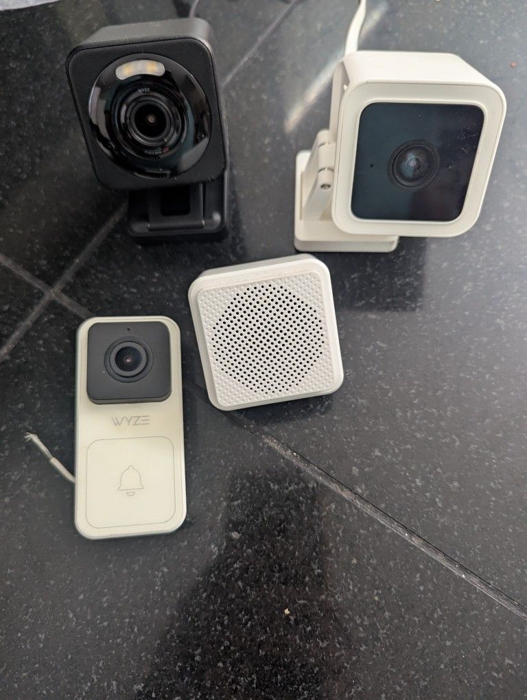 Two Cameras And Doorbell