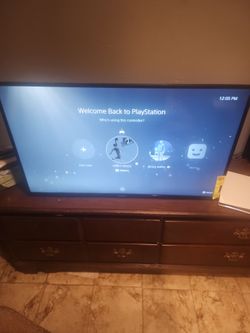 43 Inch Pioneer Xumo  4k Television  For Sale For 130