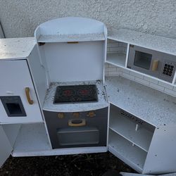 Play kitchen