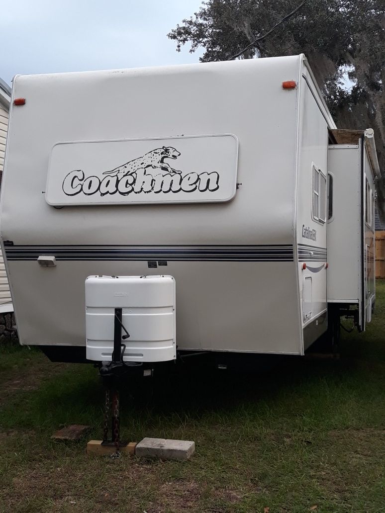 2002 Coachmen 28 ft travel trailer