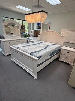 Queen bedroom set (FREE 24H DELIVERY AND SETUP)