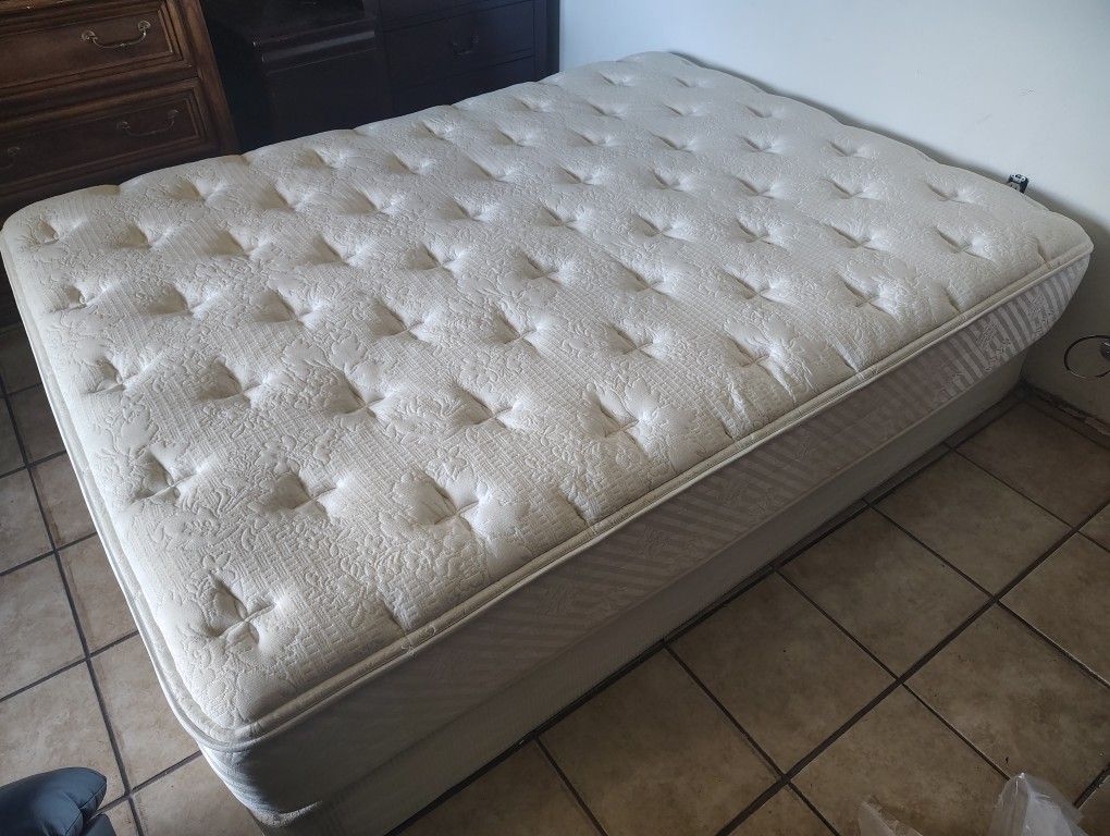 Beautiful Brand New Queen Size Mattress & Boxspring