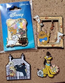 Loungefly cats & dogs bubdle of 4 pins