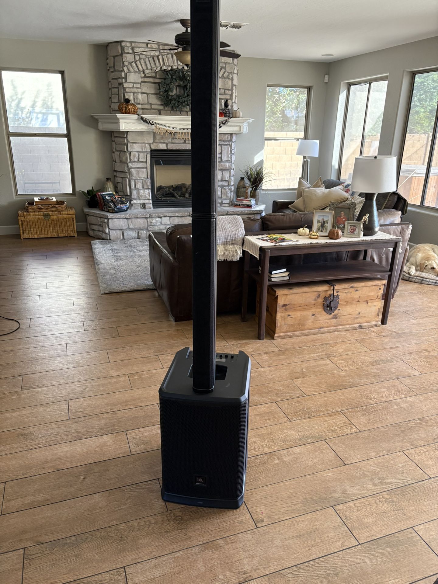 JBL PRX ONE 2,000W Column PA System Features: 2,000W (peak power) column PA system from JBL Sets up in minutes Integrated 7-channel