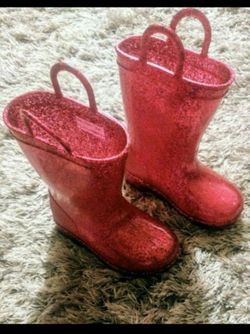 Rain boots size 7 toddler(Pink glitter)