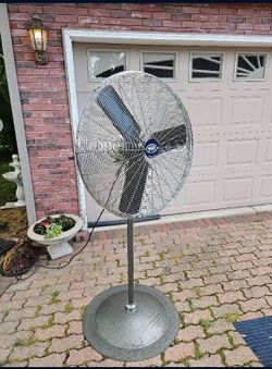 GLOBAL  COMPANY. Industrial  Pedestal 30" Fan.