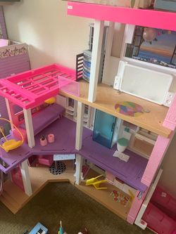 Barbie DreamHouse – 3-Story Dollhouse with Elevator, Furniture & Accessories