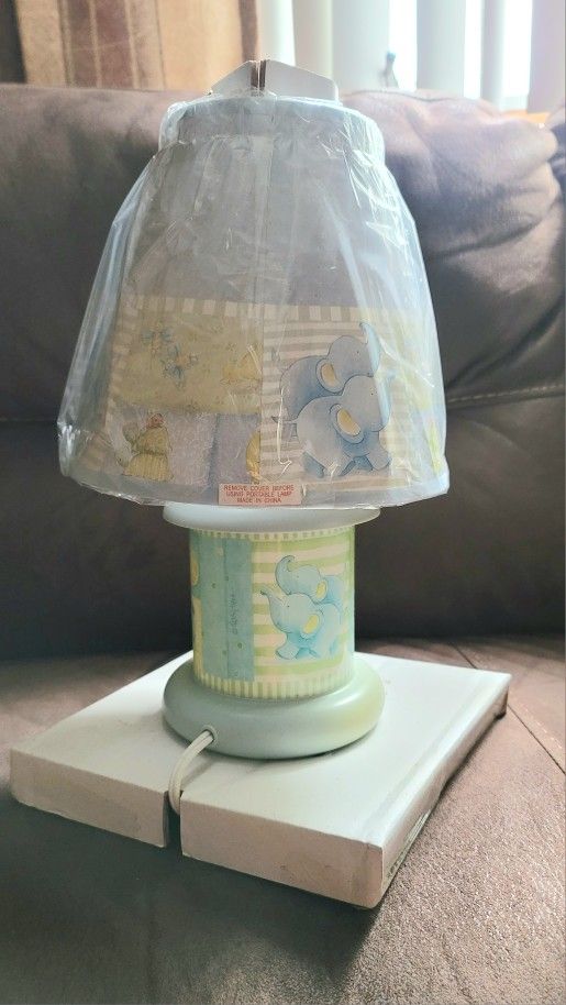 14" NIGHTLIGHT LAMP CUDDLEY NOAH 2BY2 - Box Is Not So Good- Lamp Never Used