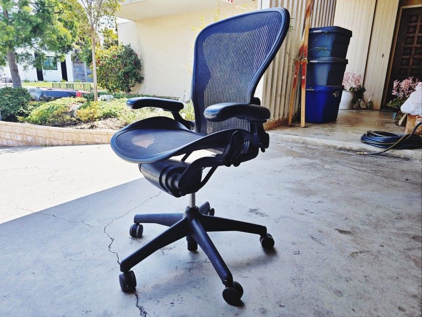 Herman Miller Aeron Chair for Sale in West Hollywood, CA OfferUp