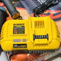 DEWALT 20V MAX / 60V MAX FLEXVOLT Lithium-Ion Fan Cooled Fast Battery Charger